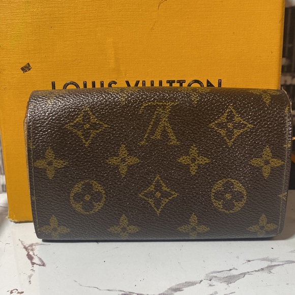 Authentic Louis Vuitton Monogram Bifold Zippy Wallet with chain - Picture 4 of 15